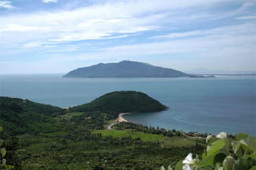 Vũng Chùa - Đảo Yến, nơi an táng Đại tướng Võ Nguyên Giáp.