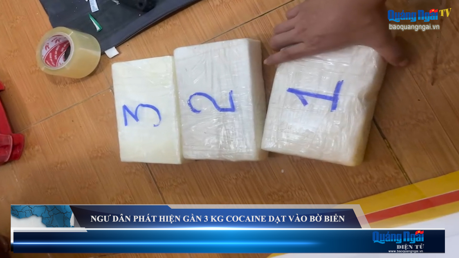 Video: Ngư dân phát hiện gần 3 kg ma túy dạt vào bờ biển