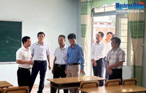 Giám sát tình hình hoạt động của Trường PTDT nội trú THCS Tây Trà và Trà Bồng