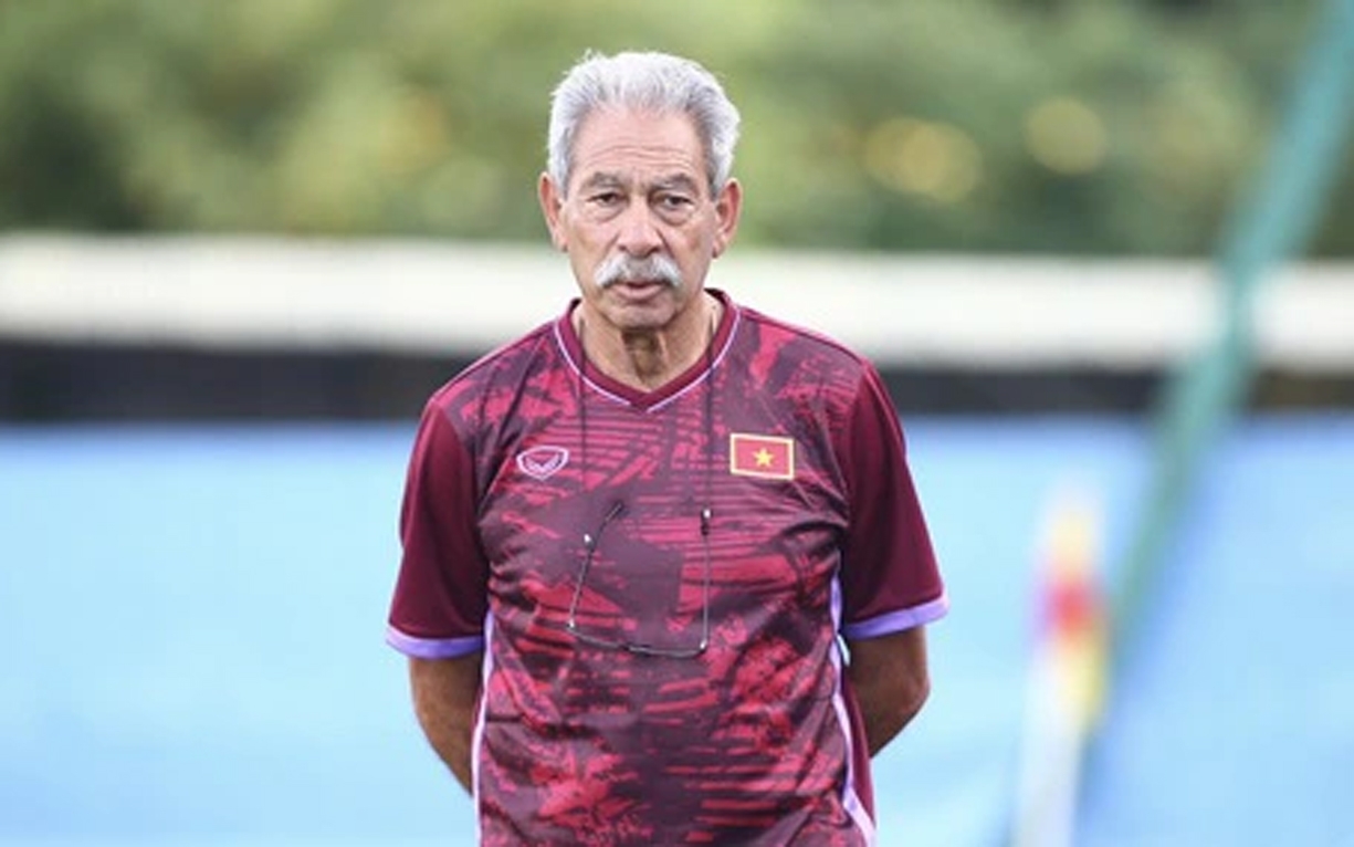 Tuyển Việt Nam có trợ lý huấn luyện viên mới