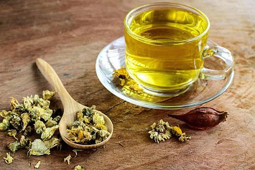 Những lợi ích sức khỏe đáng ngạc nhiên của trà hoa cúc