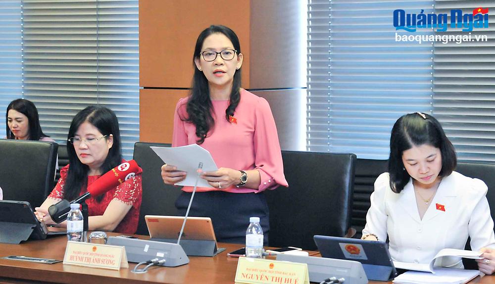 Đoàn ĐBQH tỉnh Quảng Ngãi thảo luận, góp ý các dự án luật 