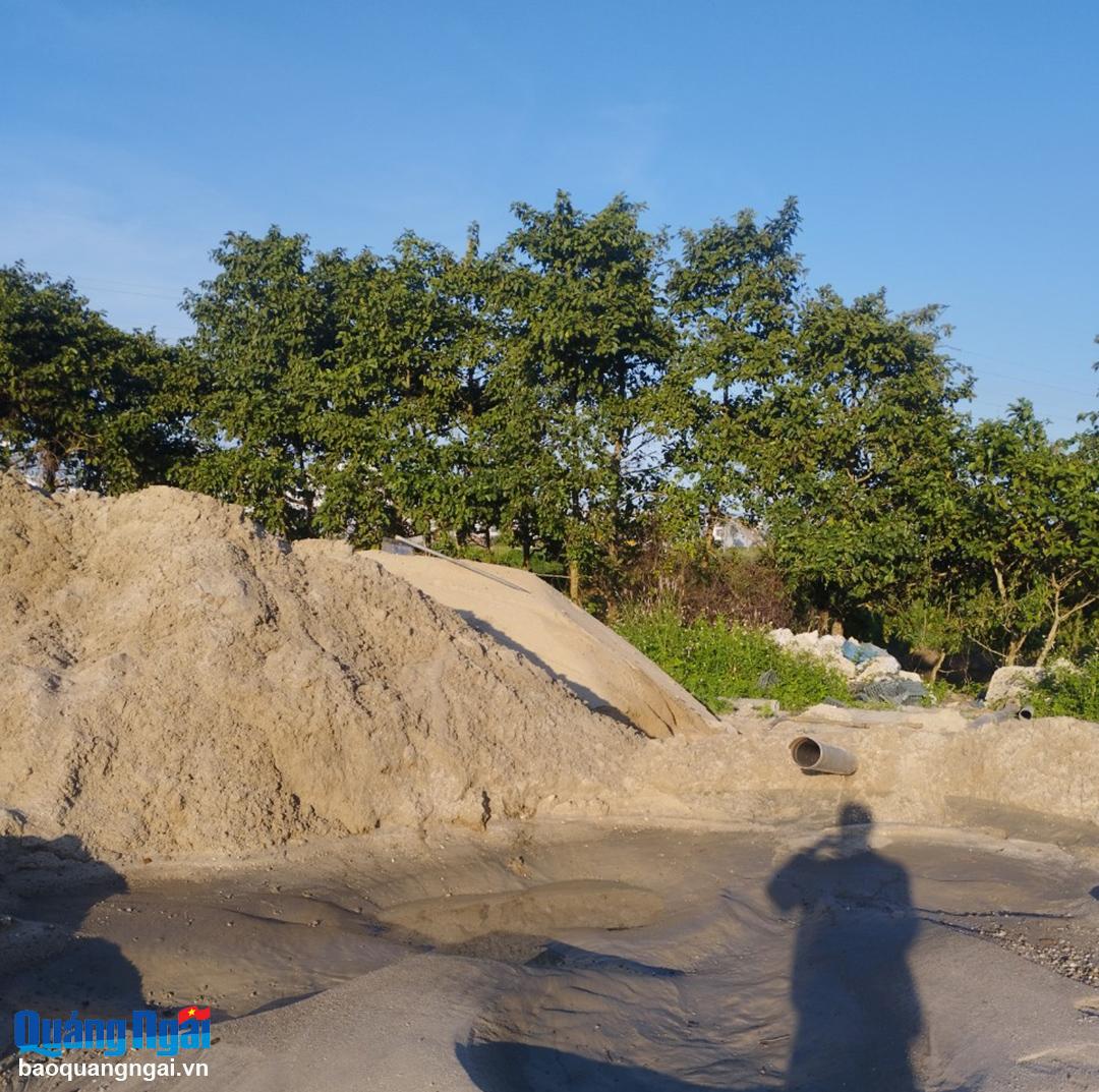 Người dân tố giác khai thác cát trái phép trên sông Bàu Giang