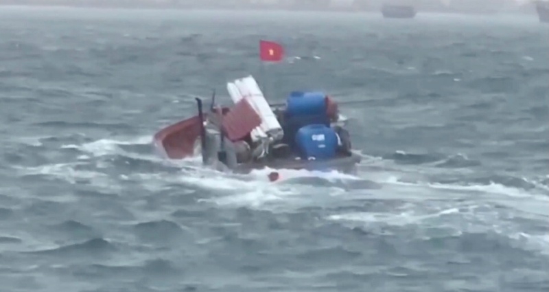 Video: Chìm tàu vận tải vận chuyển vật liệu xây dựng ra đảo Lý Sơn