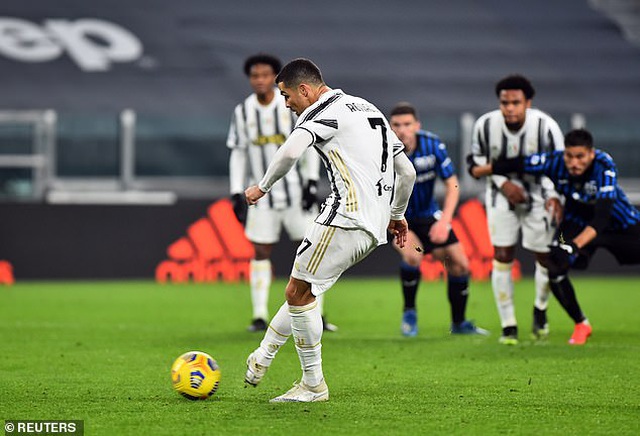 C.Ronaldo đá hỏng phạt đền, Juventus rơi điểm đáng tiếc