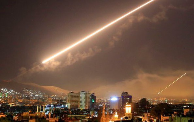 Không phận thủ đô Syria rung chuyển vì tên lửa nghi của Israel