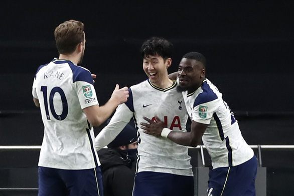 Son Heung Min lập công, Tottenham vào chung kết Cúp Liên đoàn