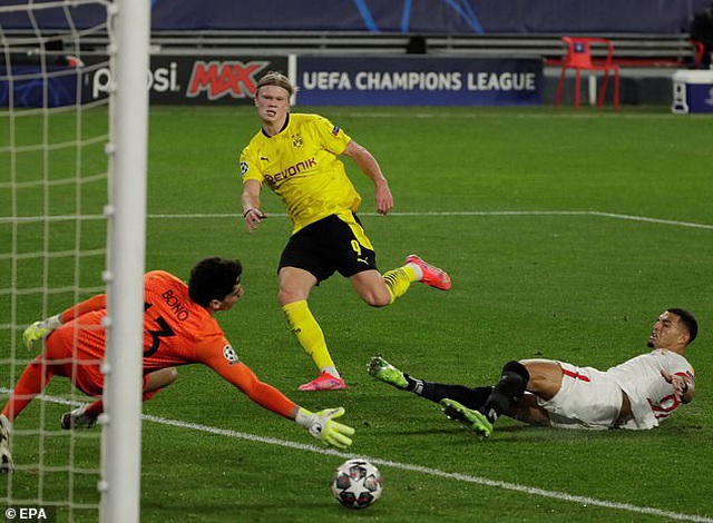 Erling Haaland tỏa sáng, Dortmund ngược dòng đánh bại Sevilla