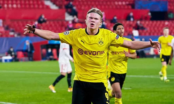 Haaland đưa Dortmund vào tứ kết Champions League