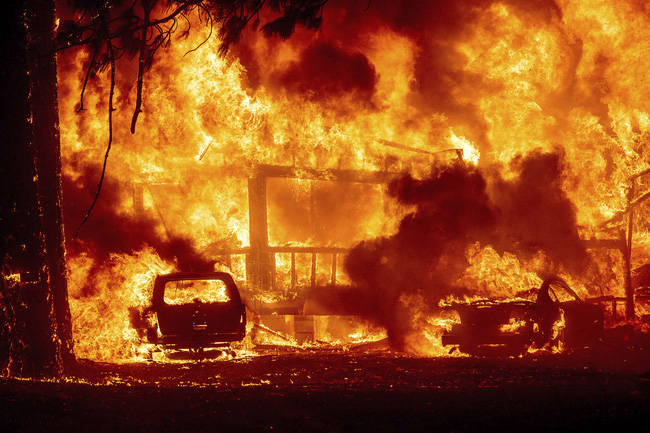 Cháy rừng lan nhanh ở California, hàng nghìn người phải sơ tán
