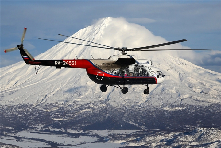 Trực thăng Mi-8 chở 16 người ở Nga chìm sâu dưới hồ khi hạ cánh khẩn cấp