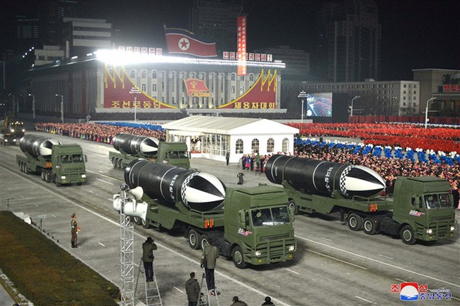 Triều Tiên duyệt binh kỷ niệm ngày Quốc khánh trong đêm