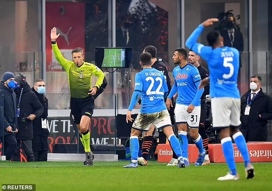 AC Milan mất ngôi nhì bảng Serie A về tay Napoli