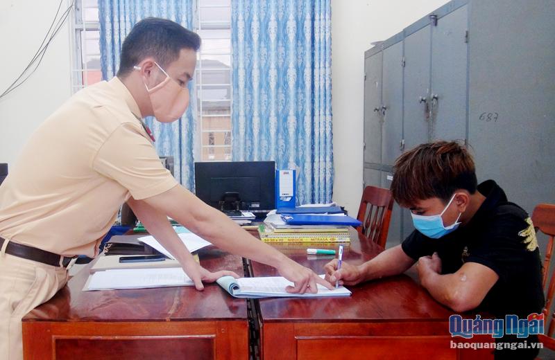 Công an huyện Trà Bồng: Tăng cường xử phạt nguội lỗi vi phạm giao thông