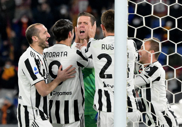 Ngược dòng không tưởng trước AS Roma của Mourinho, Juventus nuôi hy vọng top 4