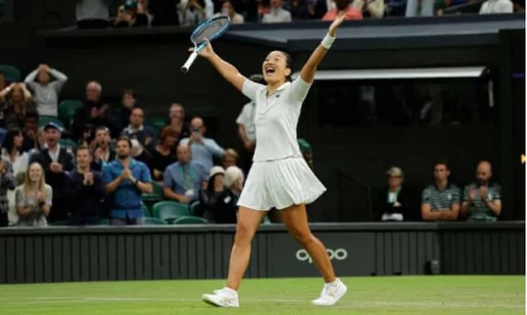 Tay vợt gốc Việt gây sốc khi loại Serena Williams ở vòng 1 Wimbledon