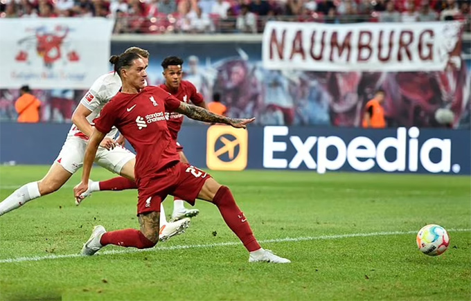 Tân binh đắt giá nhất lịch sử ghi 4 bàn, Liverpool đè bẹp Leipzig