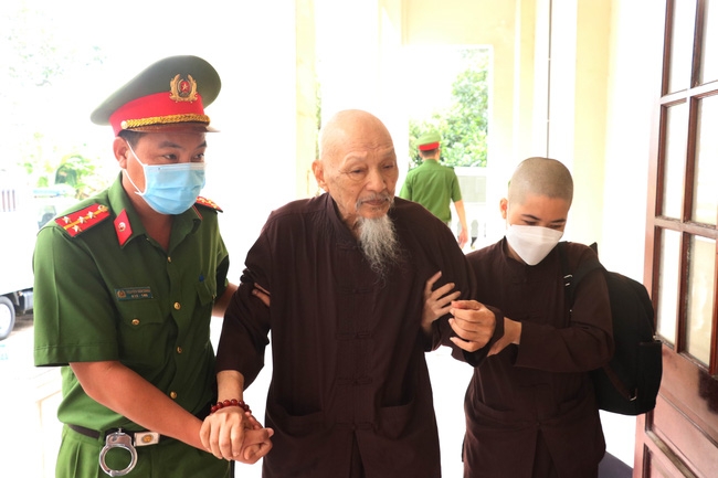 Tuyên phạt bị cáo Lê Tùng Vân 5 năm tù