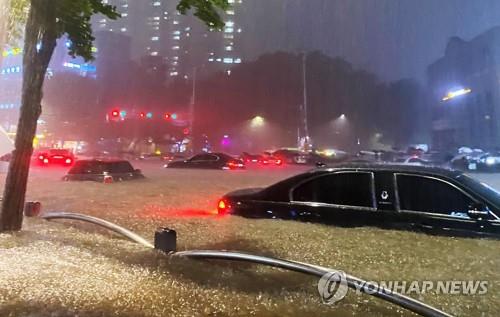 8 người chết trong trận mưa kỷ lục ở Hàn Quốc