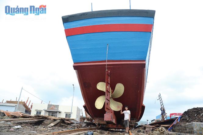  Ở tuổi 34, ngư dân Nguyễn Vấn đã sở hữu cặp tàu tổng công suất 900CV.          Ảnh: An Nhiên