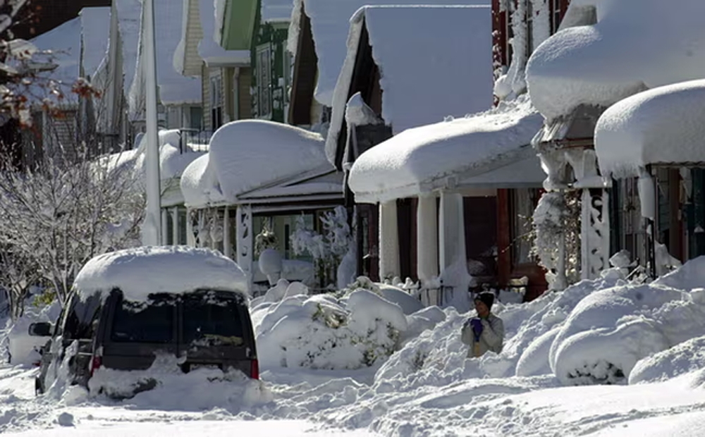 Bão mùa đông dữ dội ở Mỹ khiến nhiều nhà mất điện, tuyết phủ trắng xóa