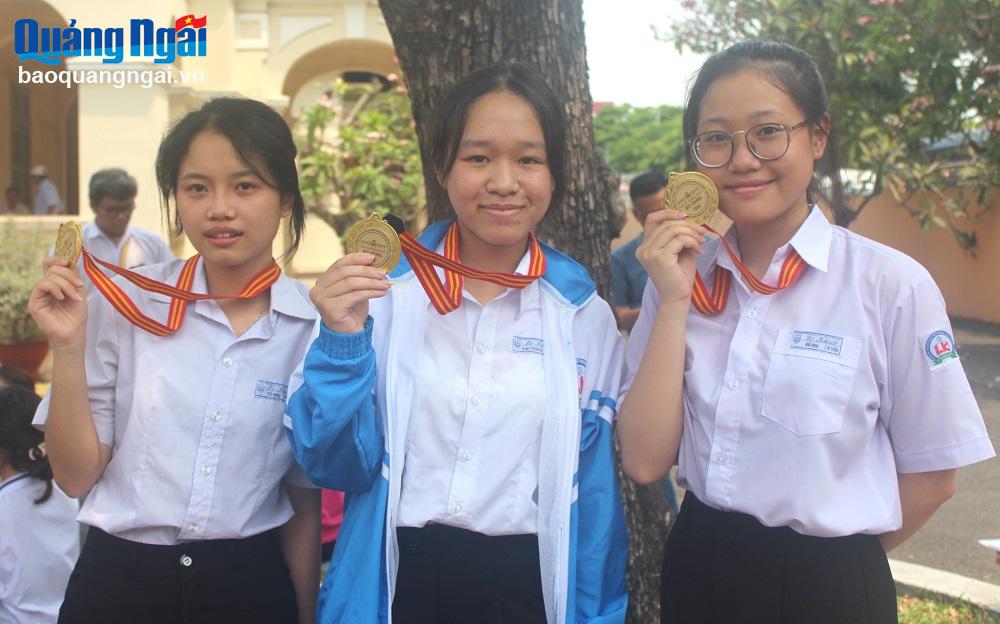 Trường THPT Chuyên Lê Khiết đoạt 44 huy chương trong Kỳ thi Olympic truyền thống 30/4