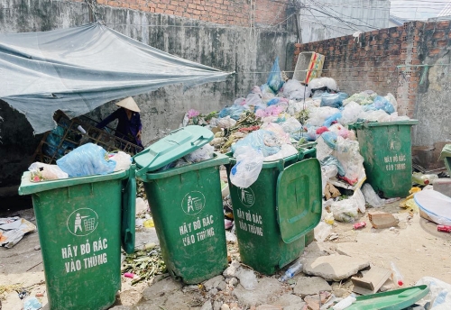 Thu gom, xử lý rác thải ở chợ Châu Sa: Còn nhiều bất cập