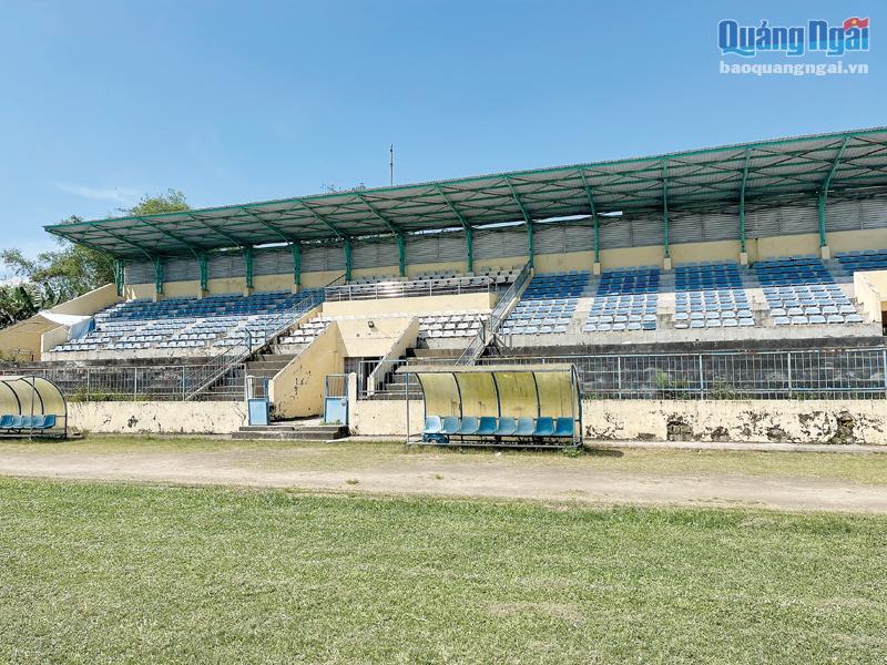 Sân vận động tỉnh: Sớm sửa chữa, nâng cấp
