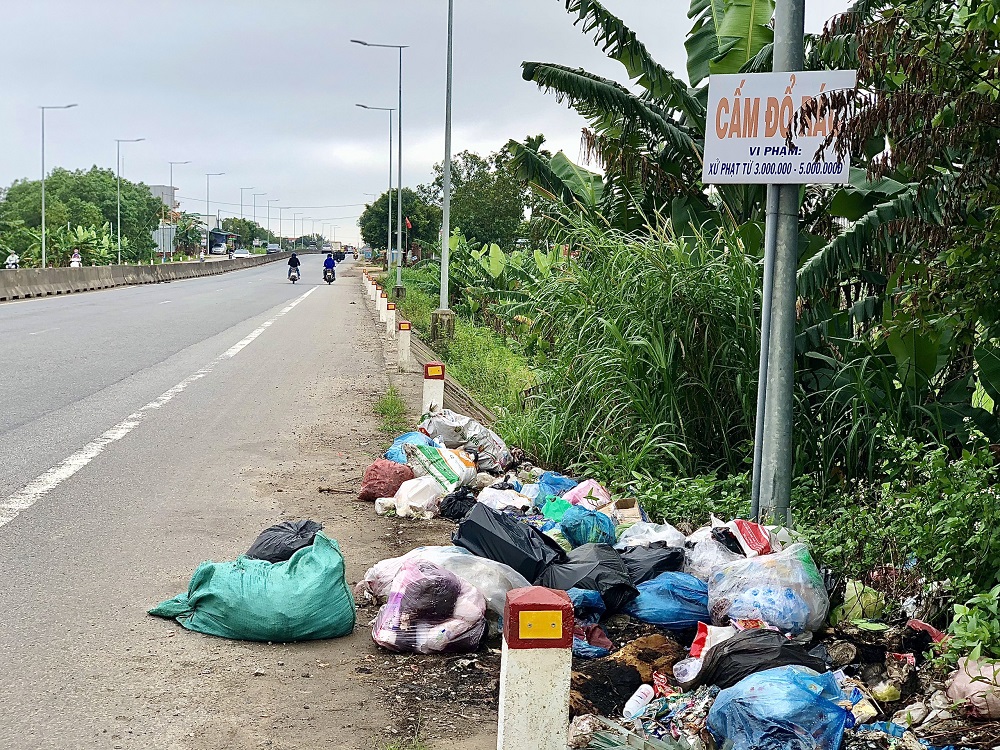 Video: Rác thải vứt bừa bãi khắp các tuyến đường