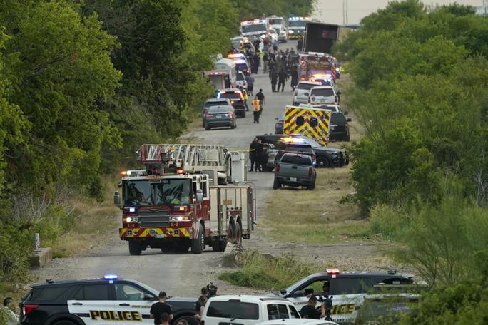 Hãi hùng phát hiện hơn 40 thi thể trong xe đầu kéo ở Mỹ