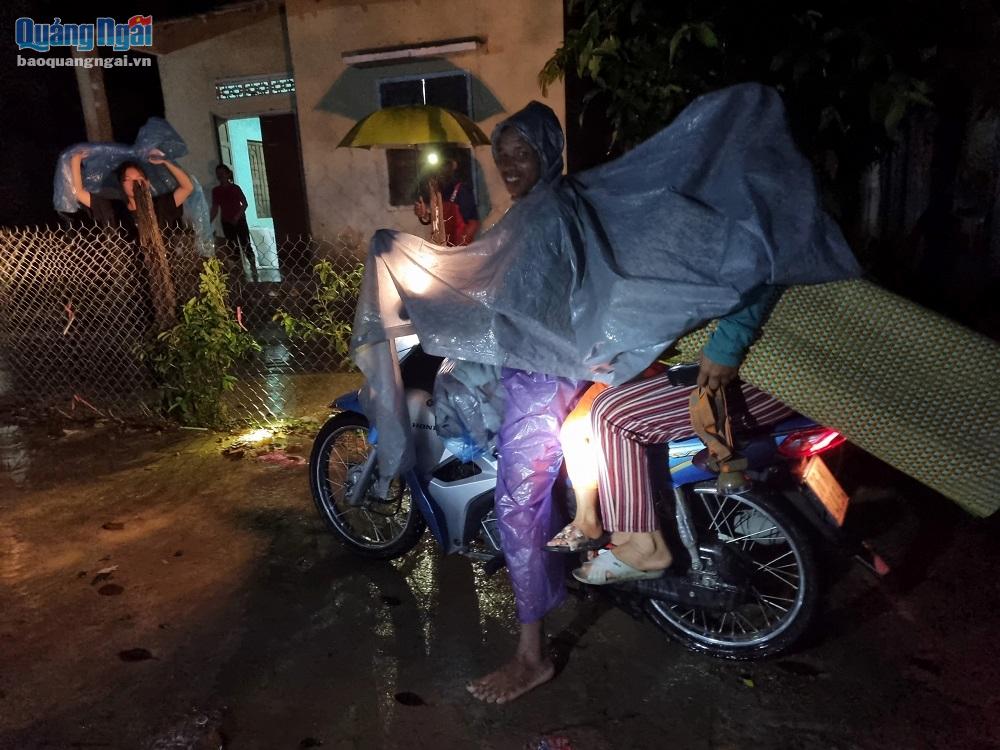 Sơn Hà: Sơ tán 128 hộ dân đến nơi an toàn