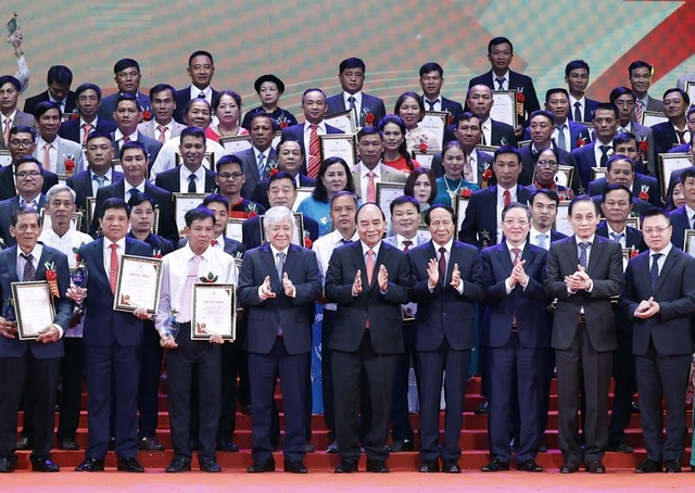 Chủ tịch nước trao danh hiệu &quot;Nông dân Việt Nam xuất sắc 2022&quot;