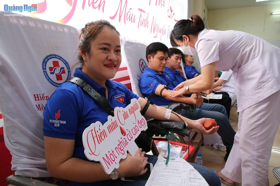 Đoàn Thanh niên BSR và cụm hoạt động dầu khí khu vực miền Trung tổ chức hiến máu tình nguyện